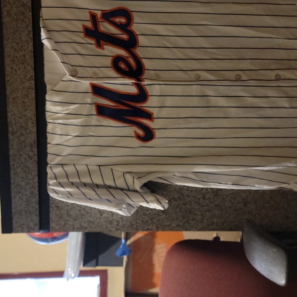 Baseball jersey its large I can't seem to change the size. - Picture 2 of 8